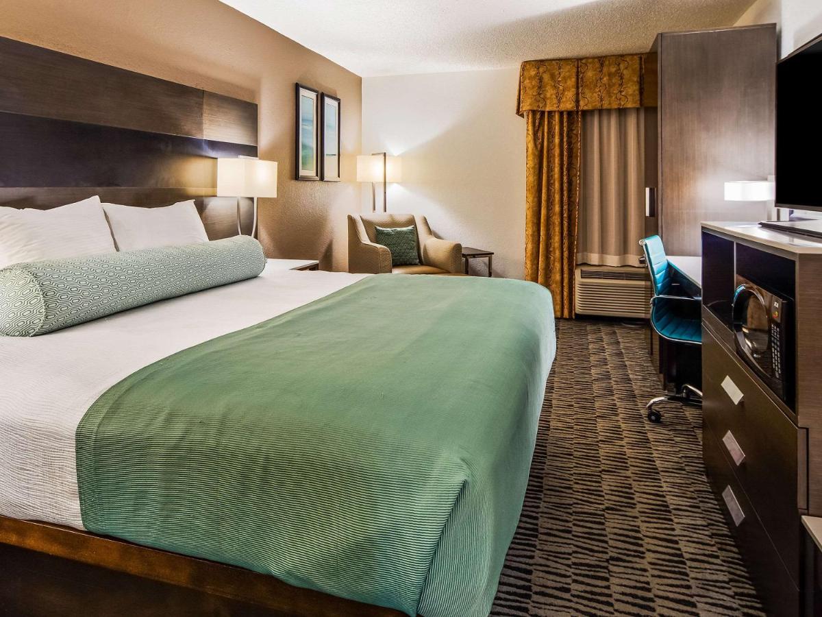 King Room - Accessible/Non Smoking at Clarion Pointe near Medical Center