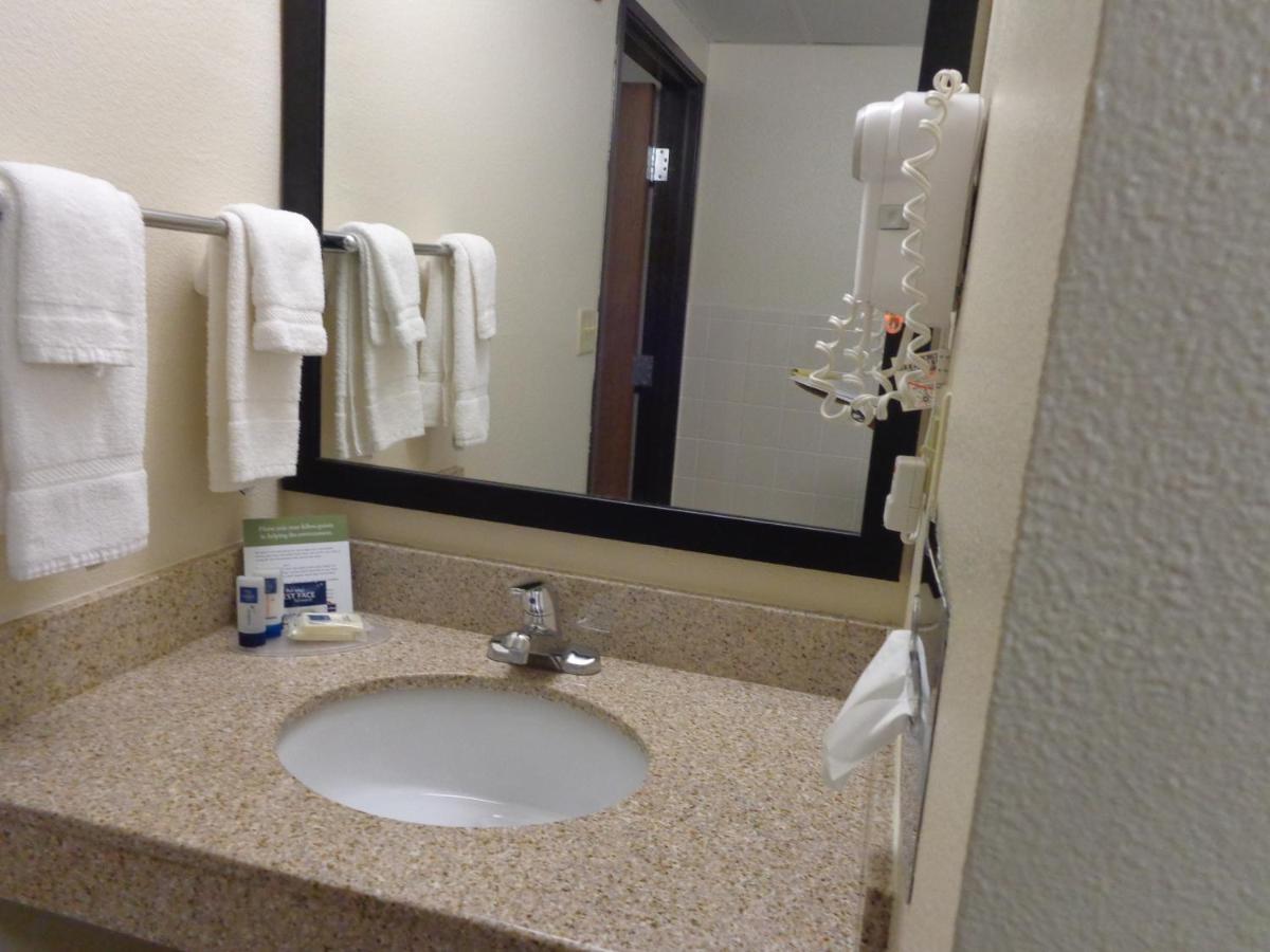 | AmericInn by Wyndham Muscatine