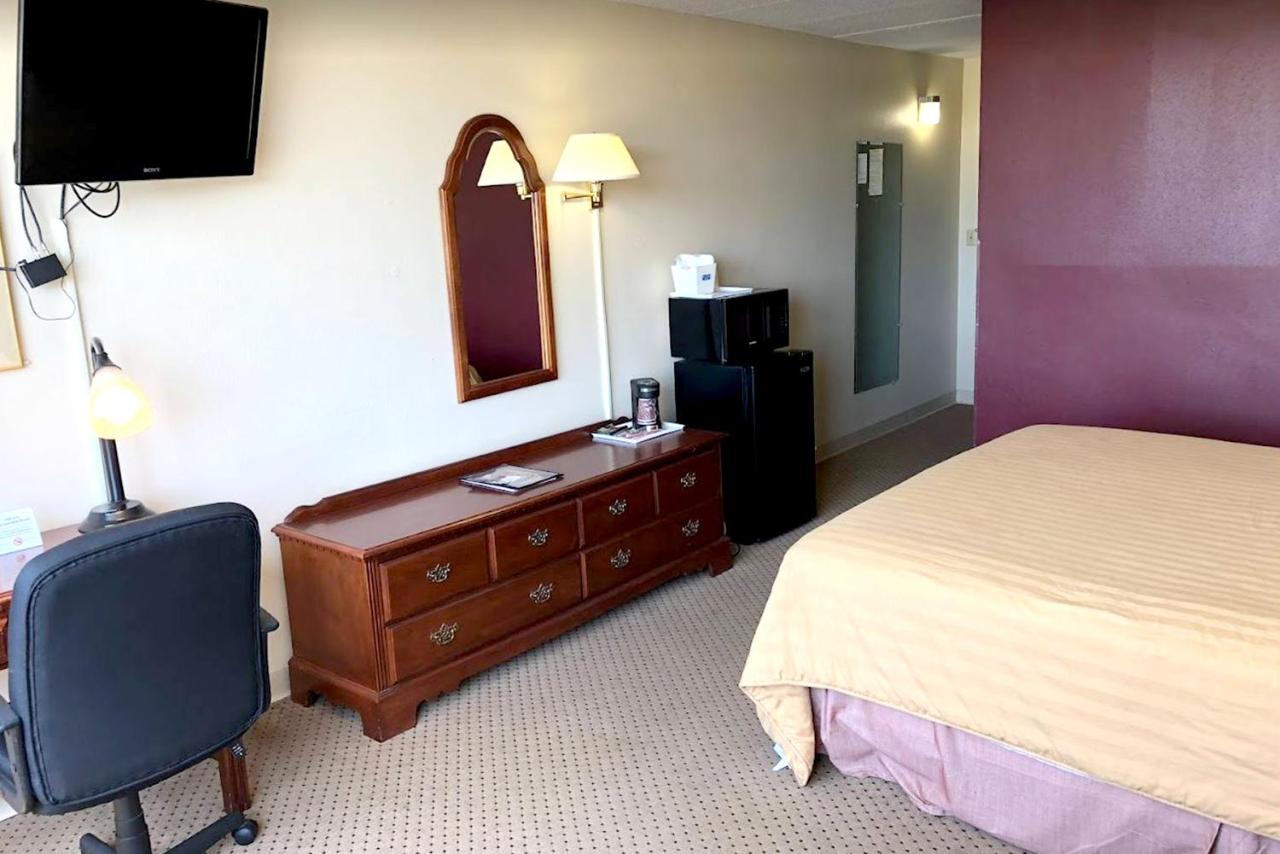 | Norwood Inn & Suites Worthington