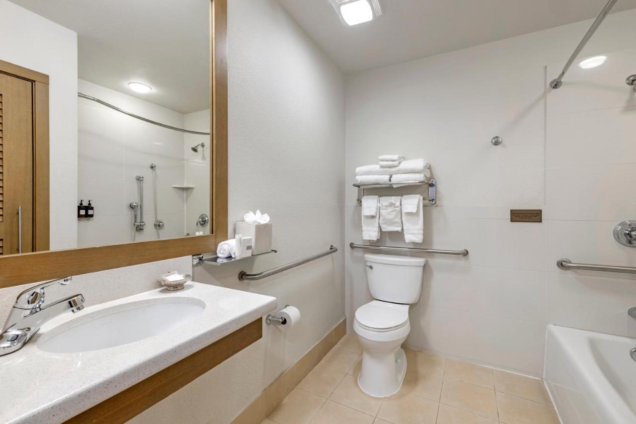 Queen Room with Two Queen Beds - Disability Access at The Lodge at Tiburon