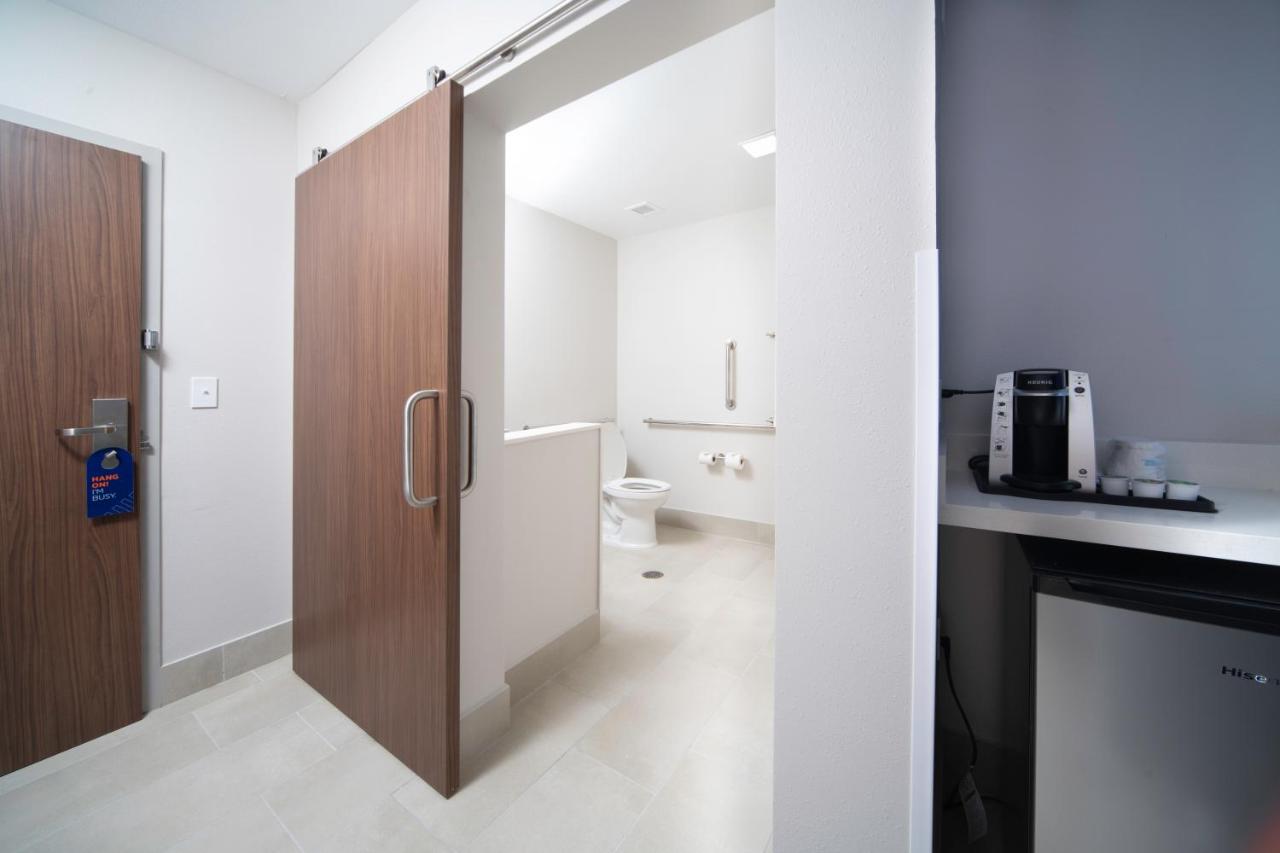 Suite - Mobility Access Roll in Shower/Non-Smoking at Holiday Inn Express & Suites Fort Myers Airport by IHG