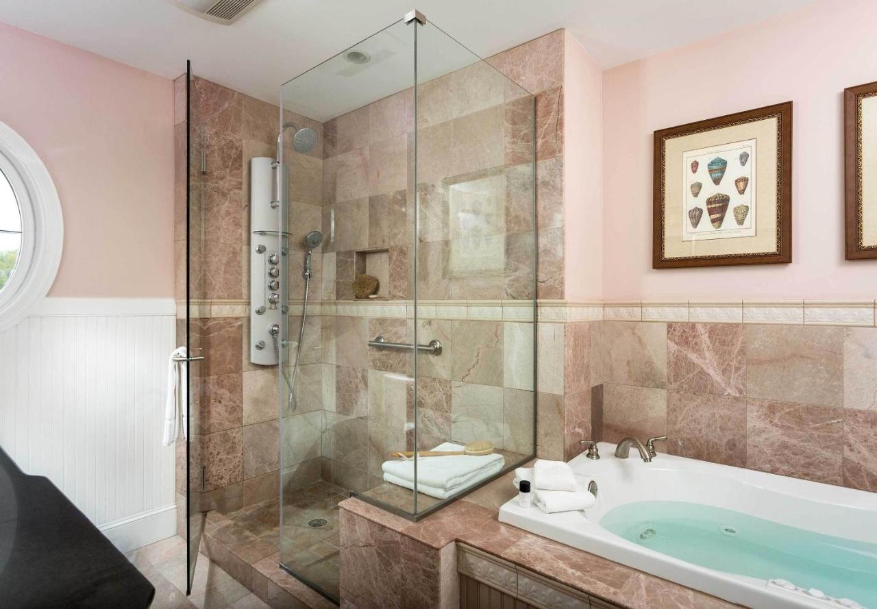 | Grand Harbor Inn