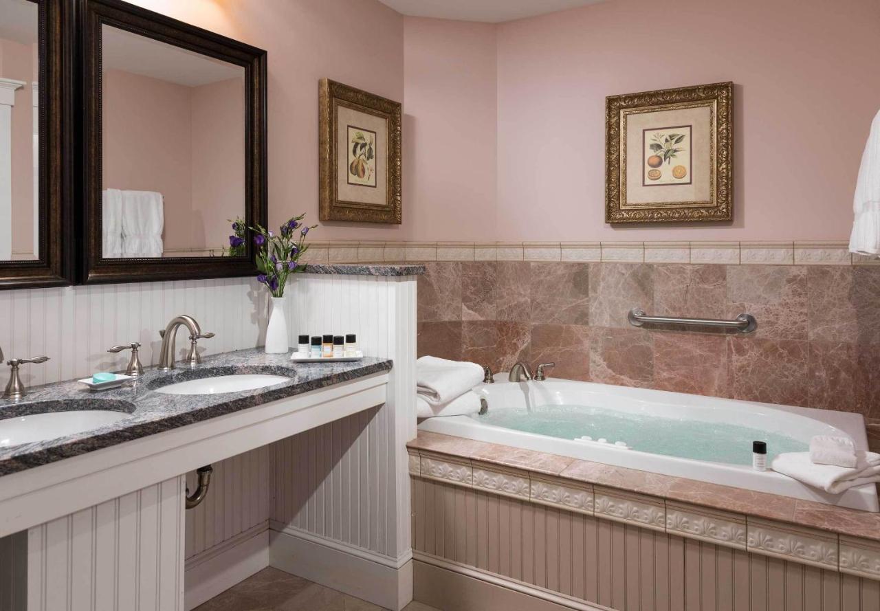 | Grand Harbor Inn