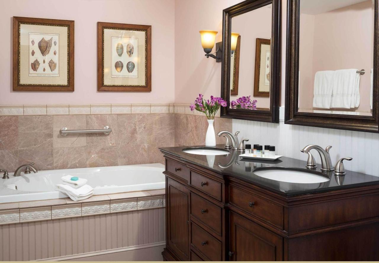 | Grand Harbor Inn