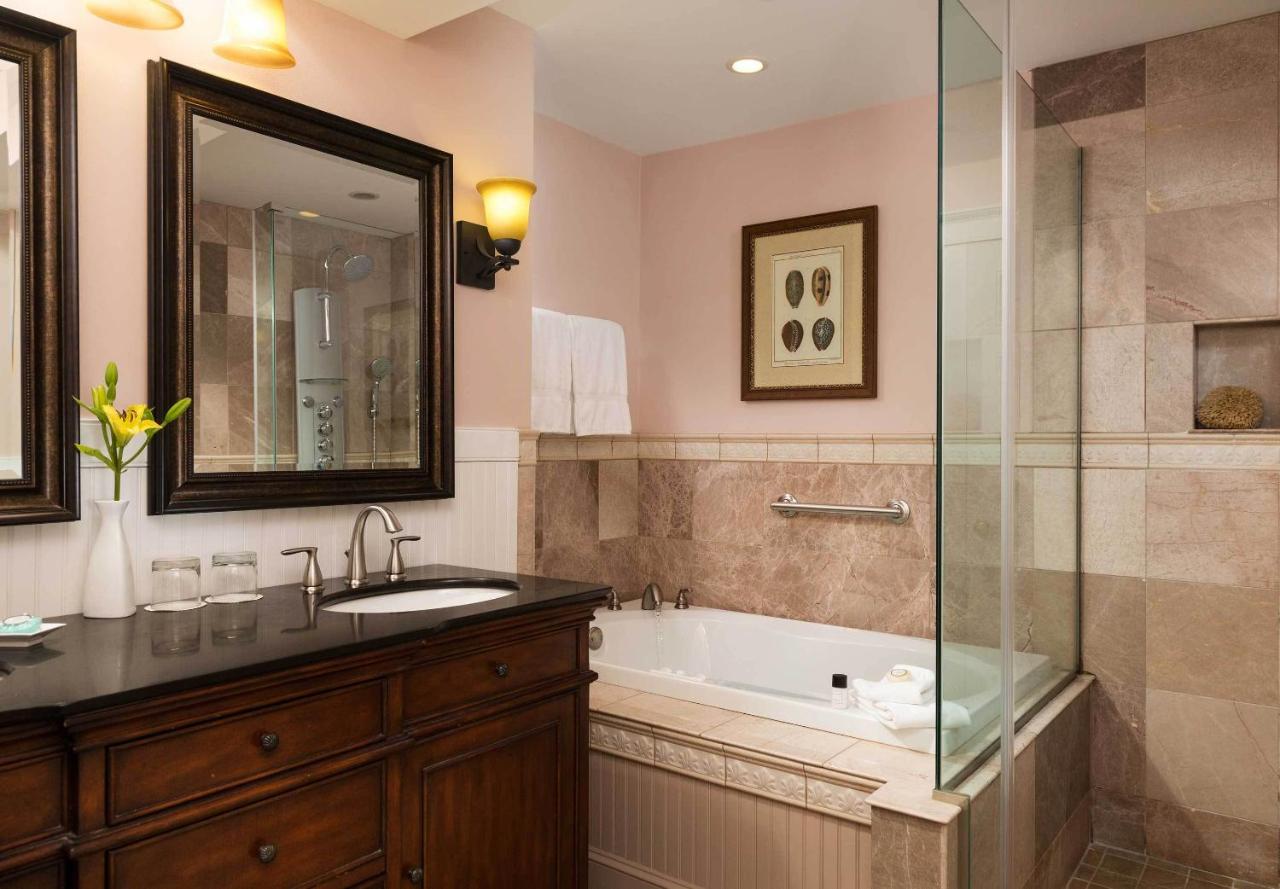 | Grand Harbor Inn
