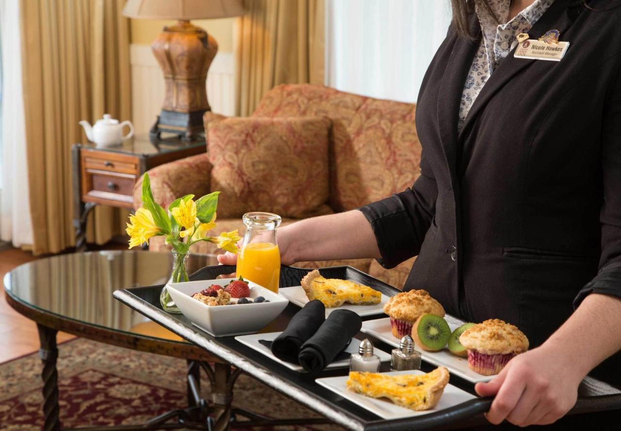 | Grand Harbor Inn