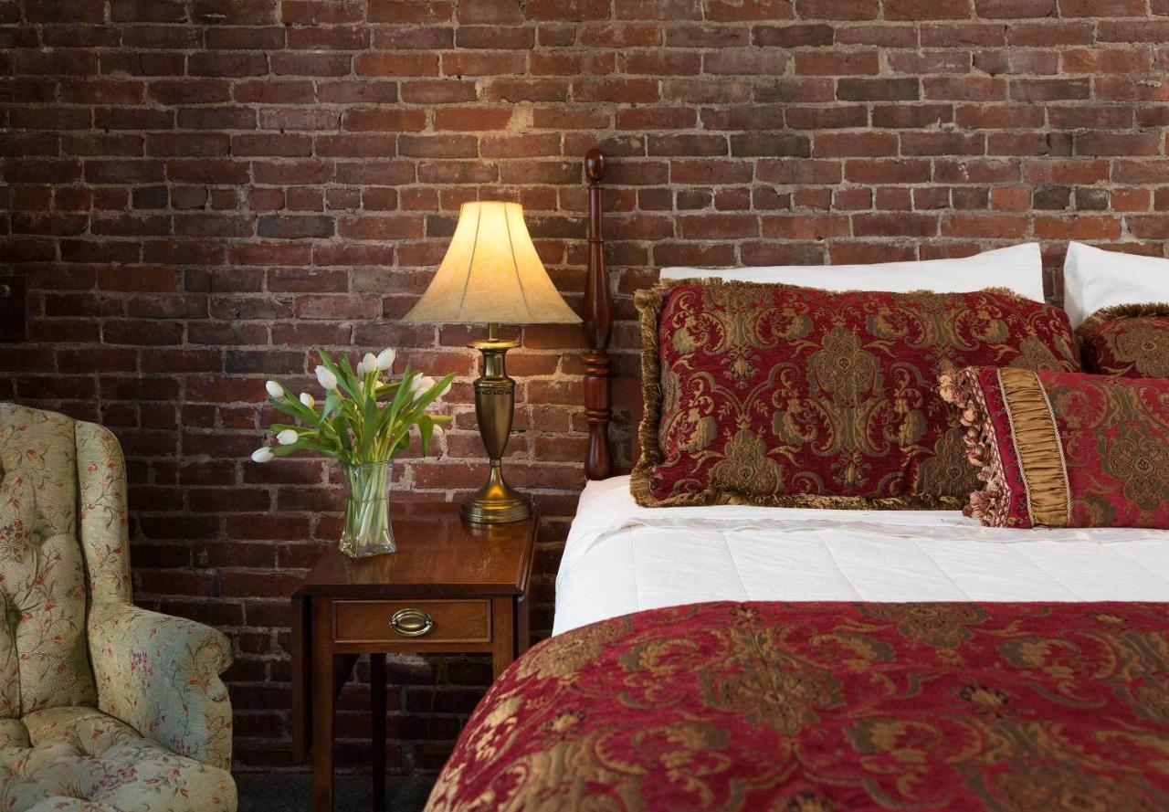 | Lord Camden Inn