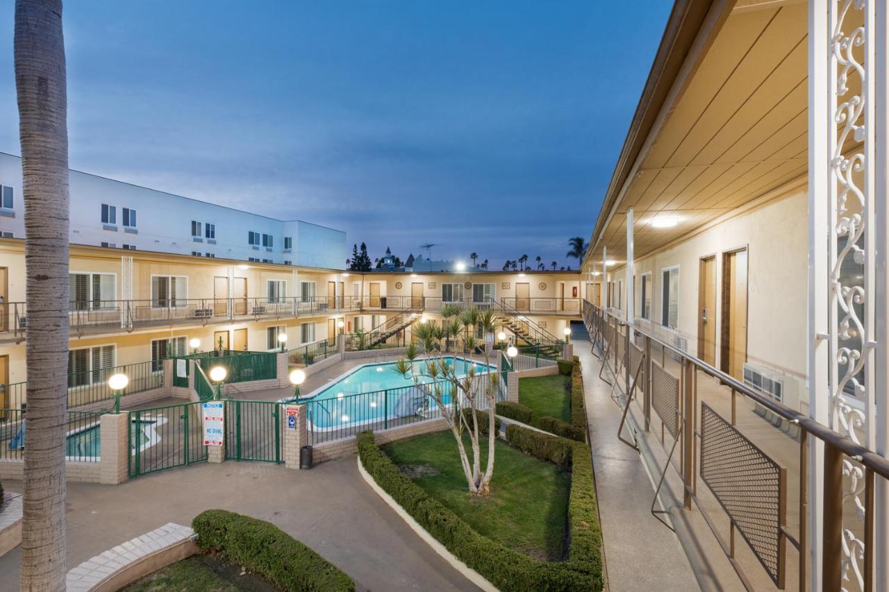  | Americas Best Value Inn & Suites Anaheim