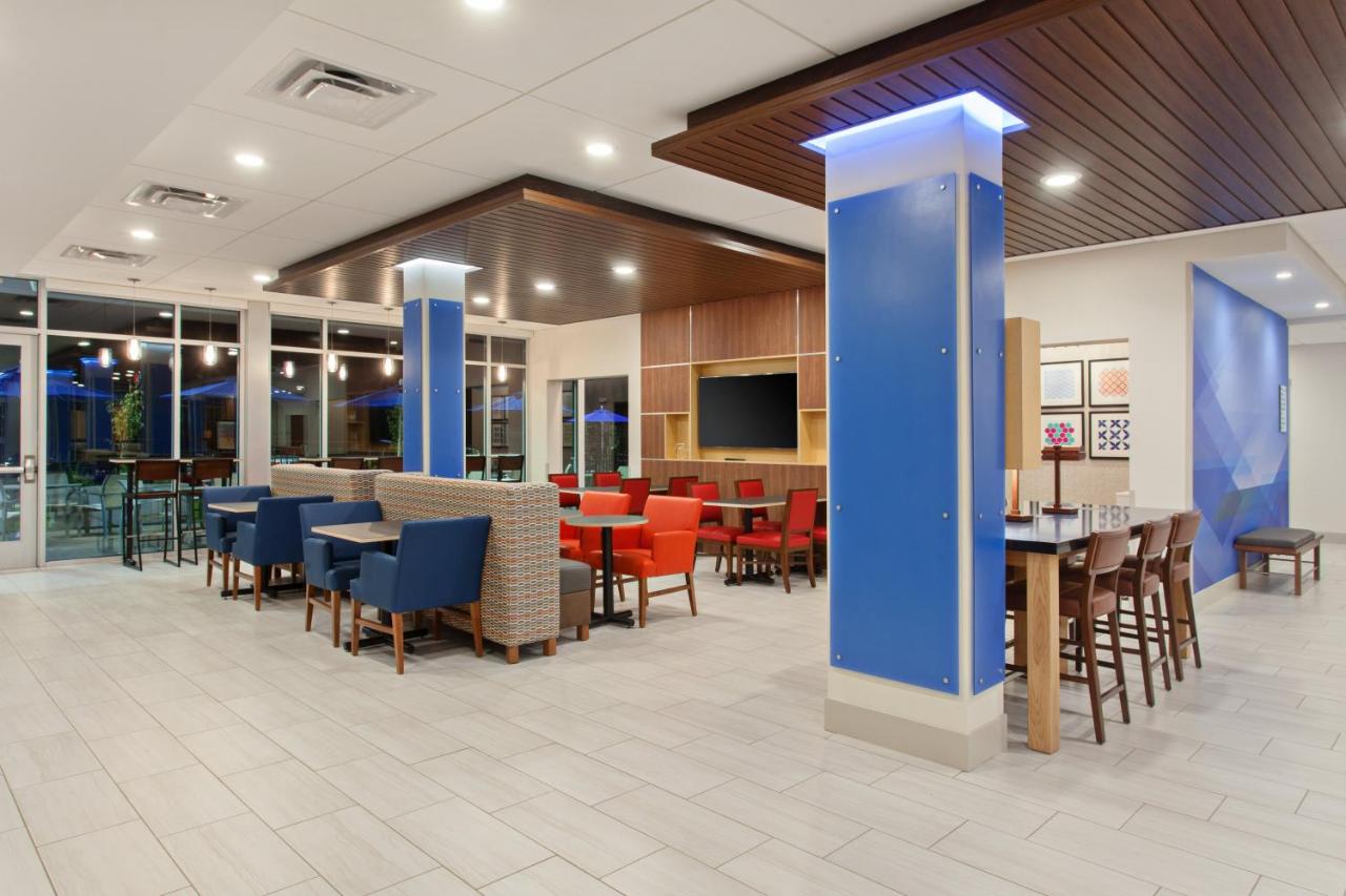 | Holiday Inn Express & Suites - Moses Lake, an IHG Hotel