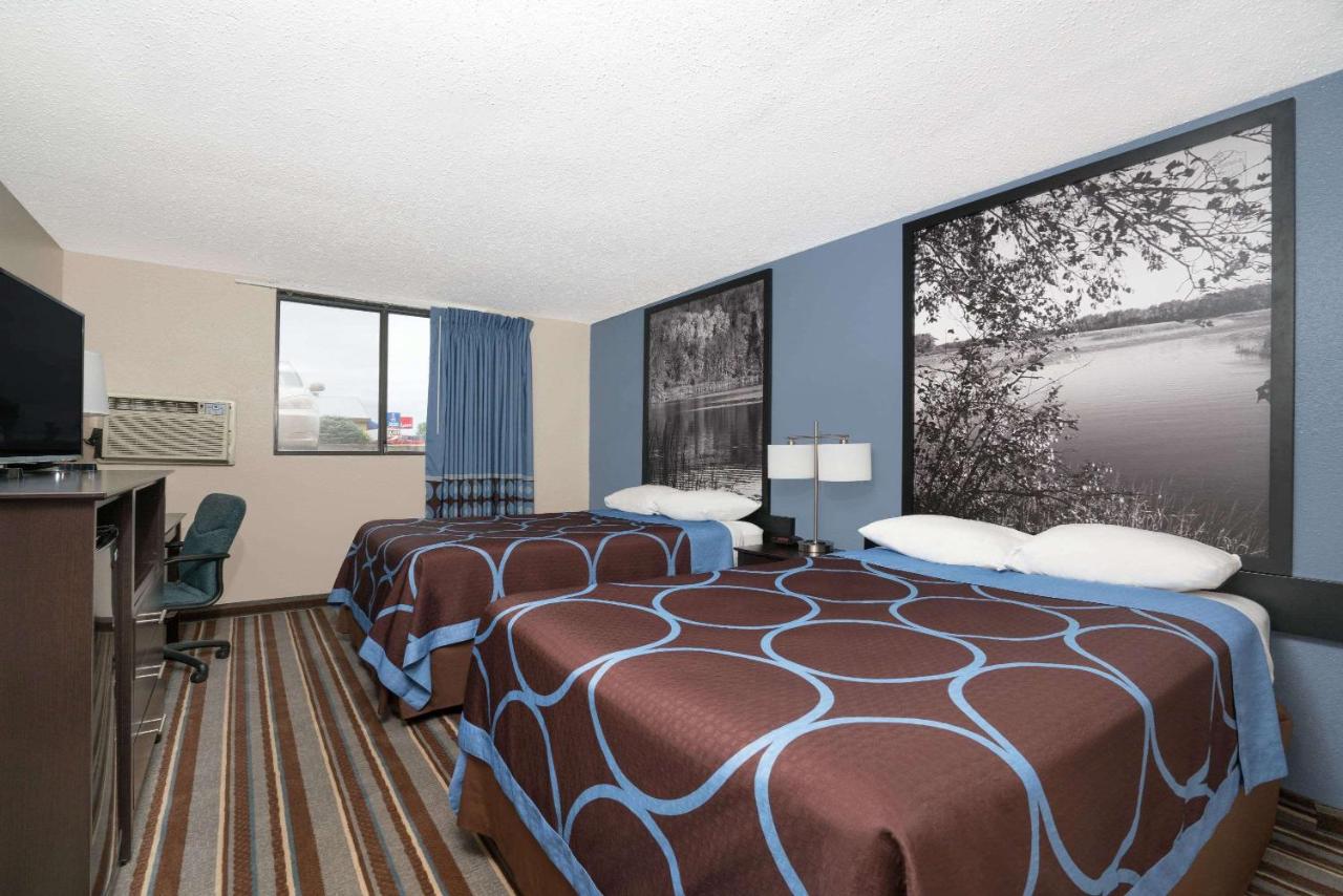 | Super 8 by Wyndham Willmar