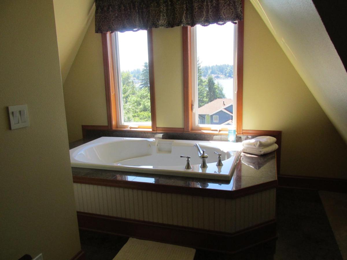 | Mansion Inn Lake Stevens