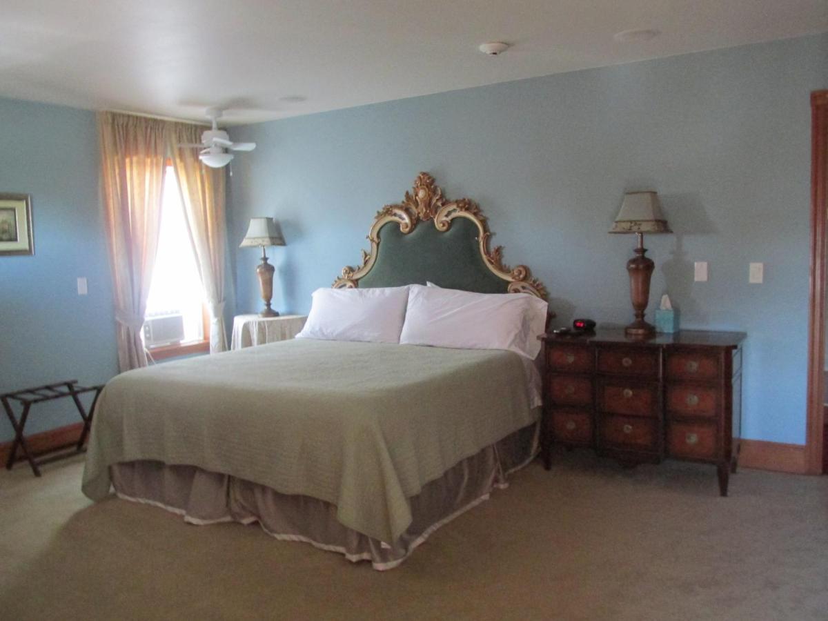 | Mansion Inn Lake Stevens