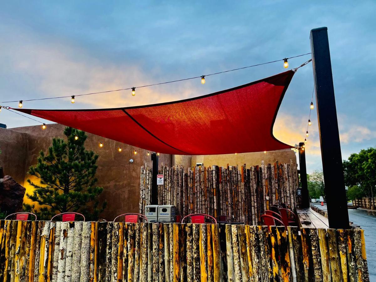 | Taos Valley Lodge