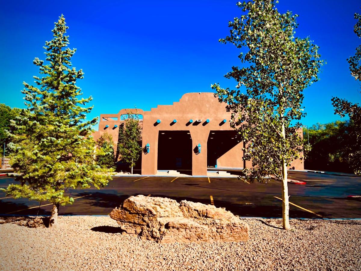 | Taos Valley Lodge