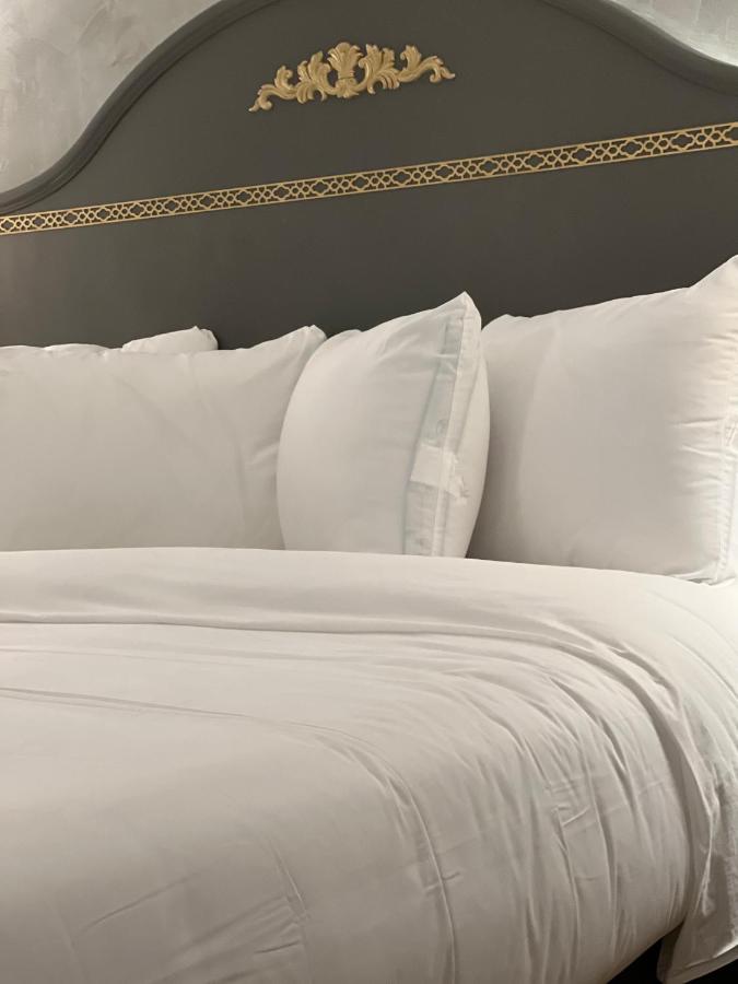 | Chateau Suites
