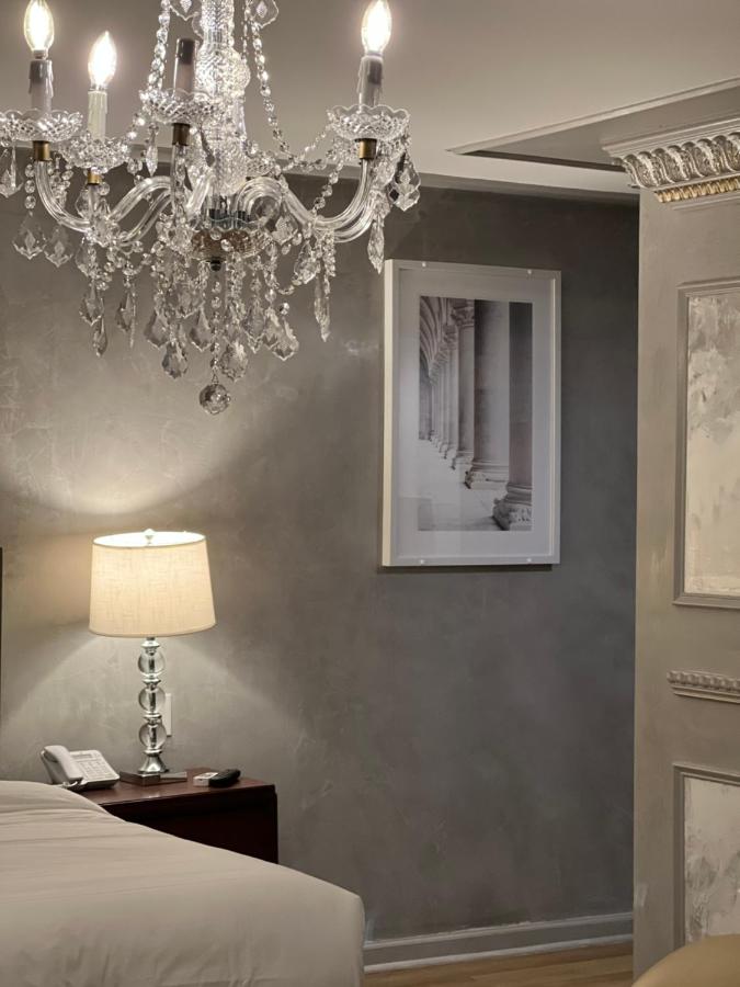 | Chateau Suites