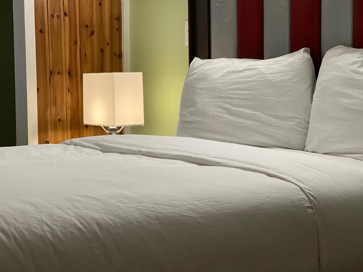 | Chateau Suites