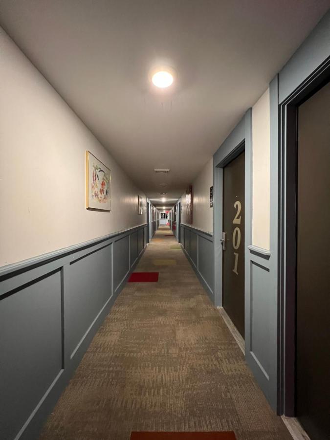 | Chateau Suites