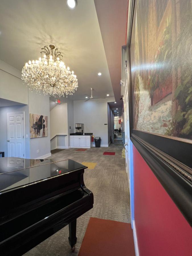| Chateau Suites