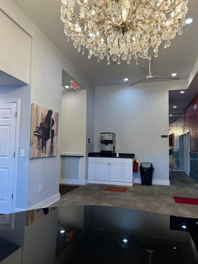 | Chateau Suites