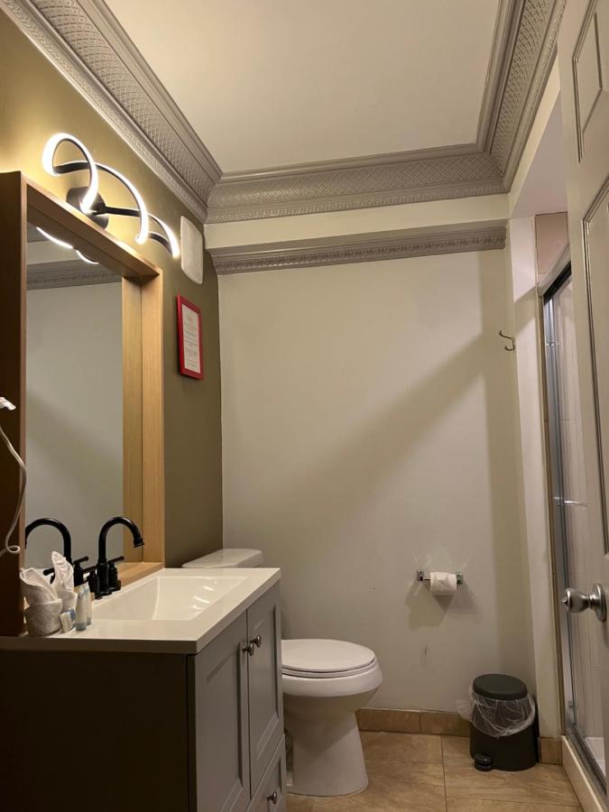 | Chateau Suites