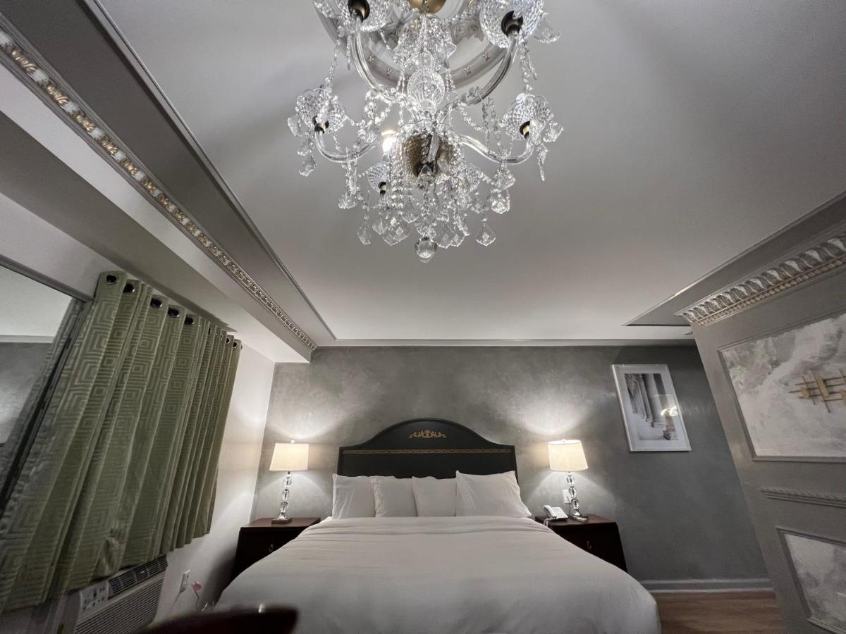 | Chateau Suites