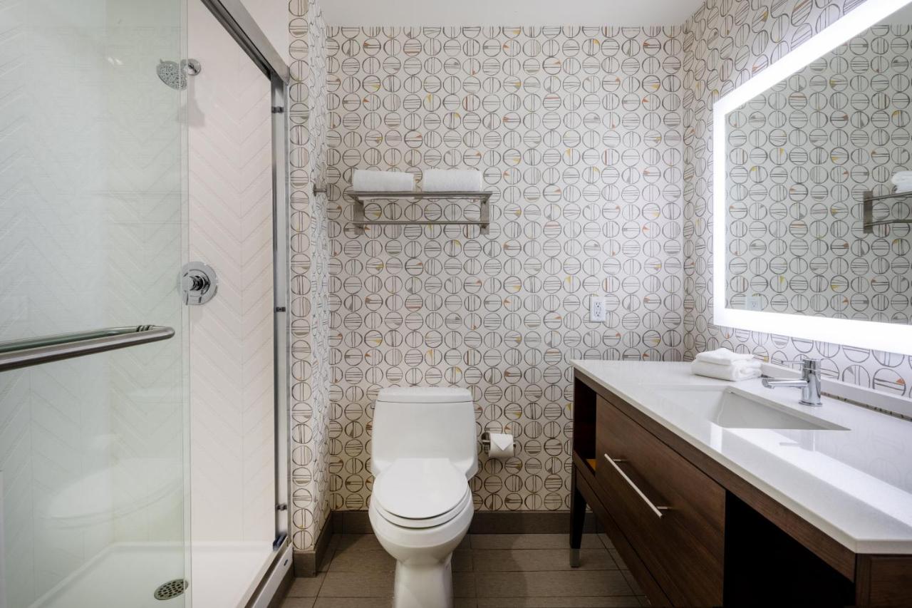 King Room - Hearing Accessible - Roll-in Shower at Holiday Inn Long Island-Islip Arpt East by IHG