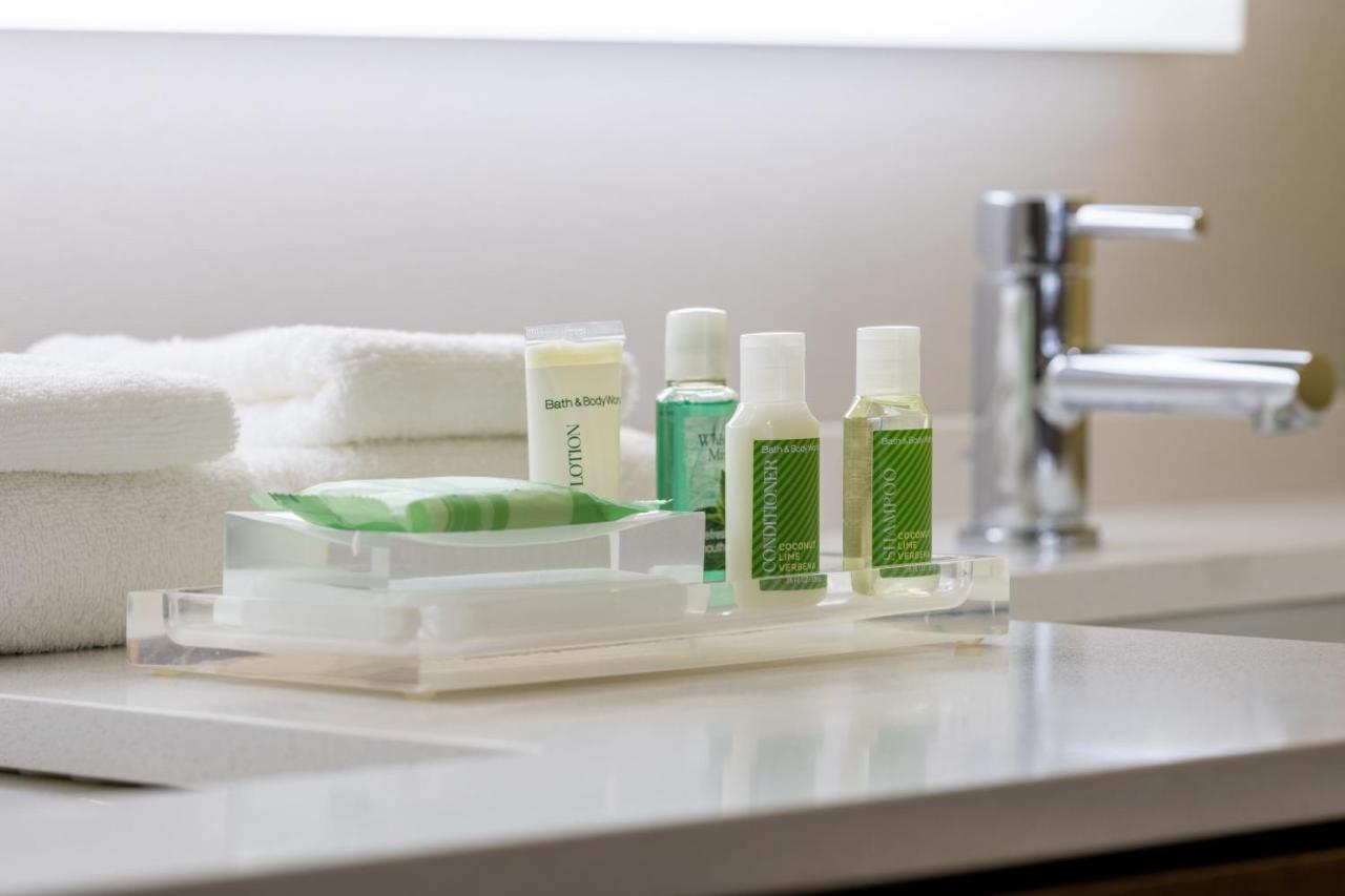 King Room - Hearing Accessible - Roll-in Shower at Holiday Inn Long Island-Islip Arpt East by IHG