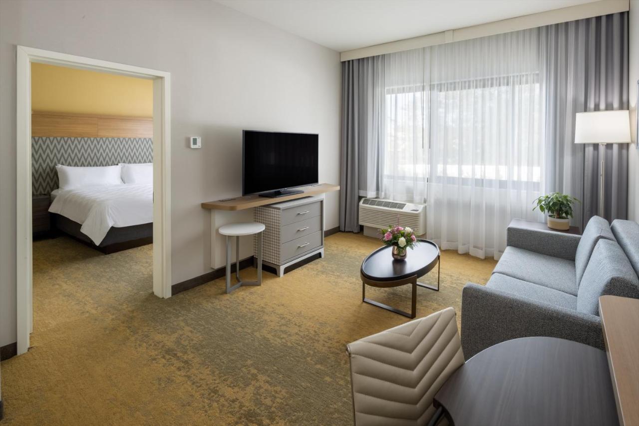 King Suite - Non-Smoking at Holiday Inn Long Island-Islip Arpt East by IHG