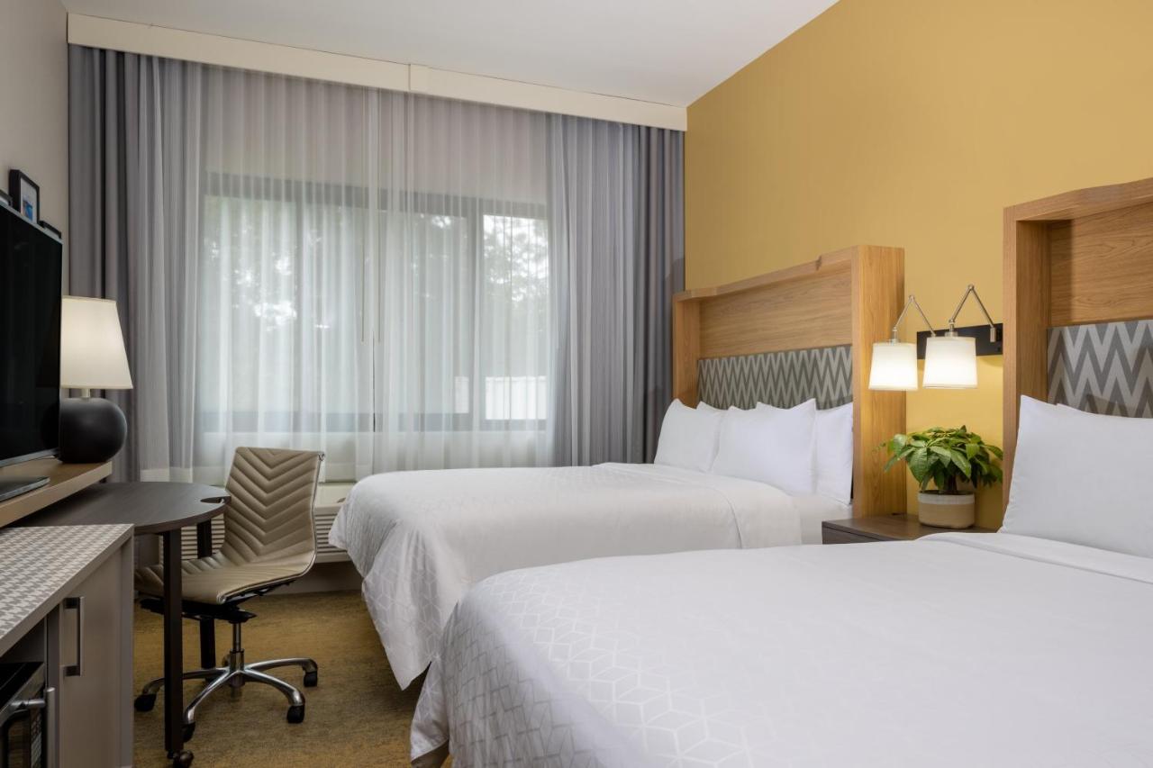 Room Selected at Check-In at Holiday Inn Long Island-Islip Arpt East by IHG