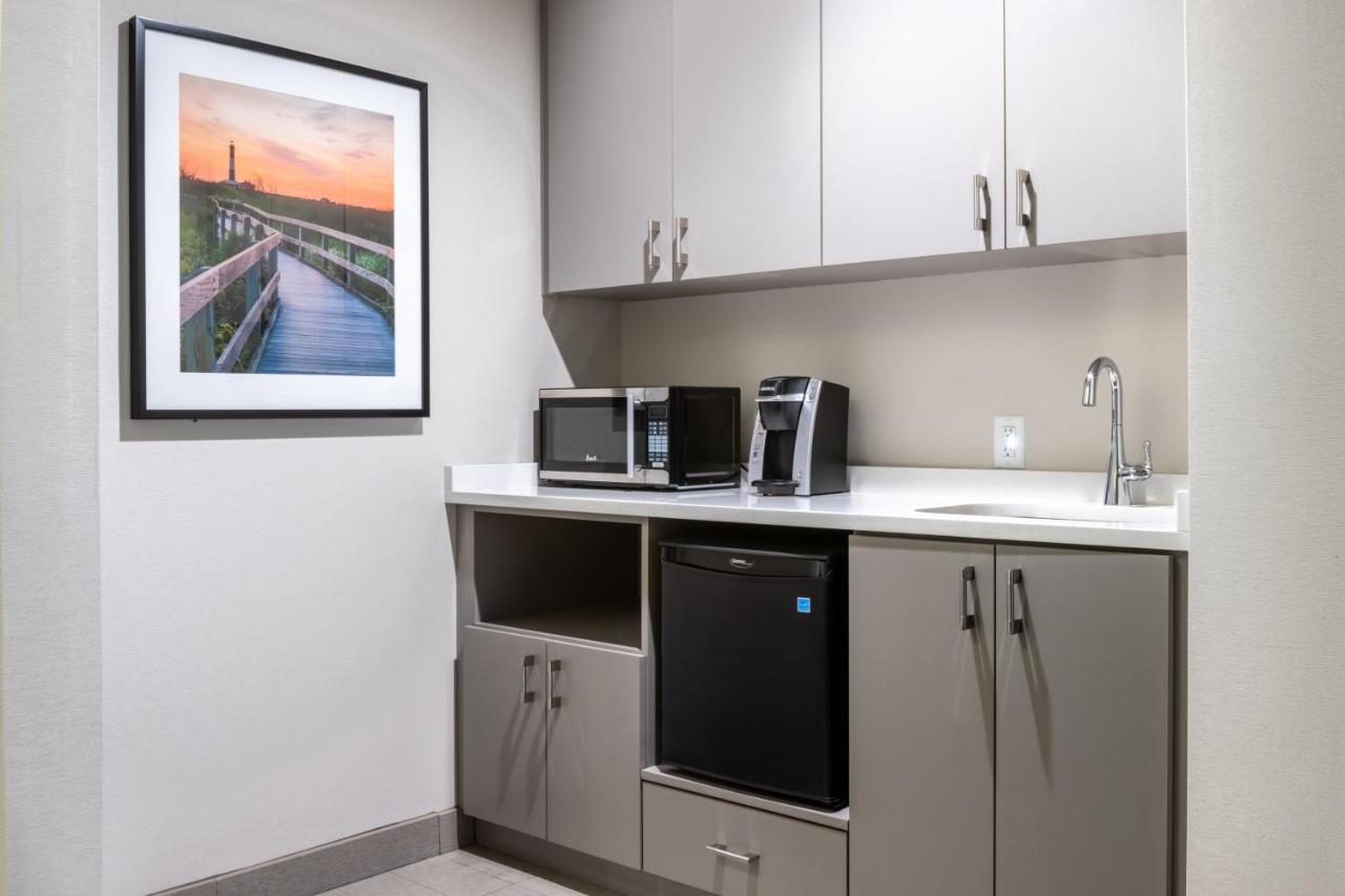 King Suite - Non-Smoking at Holiday Inn Long Island-Islip Arpt East by IHG