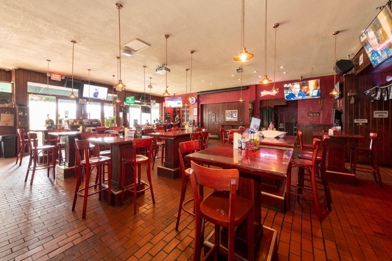 | Norman's Tavern Suites