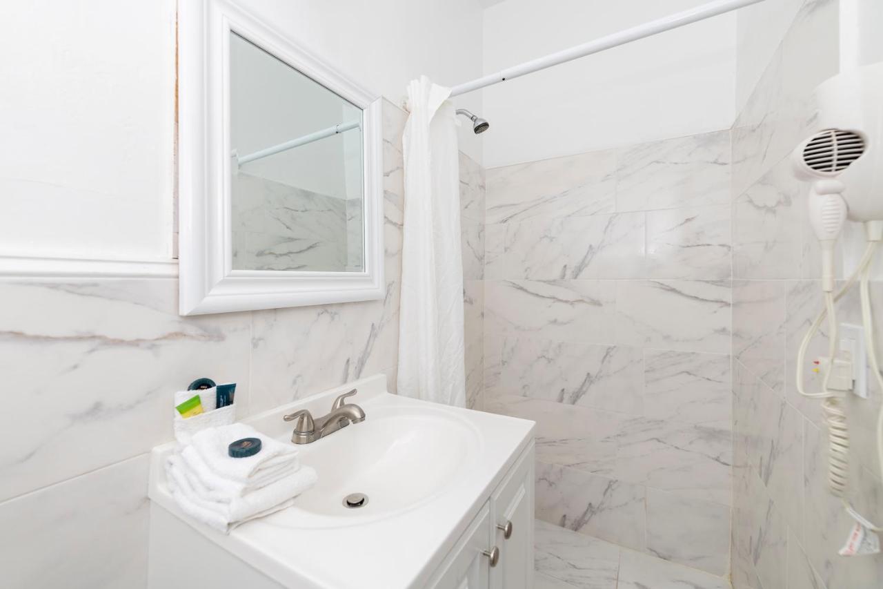 | Norman's Tavern Suites