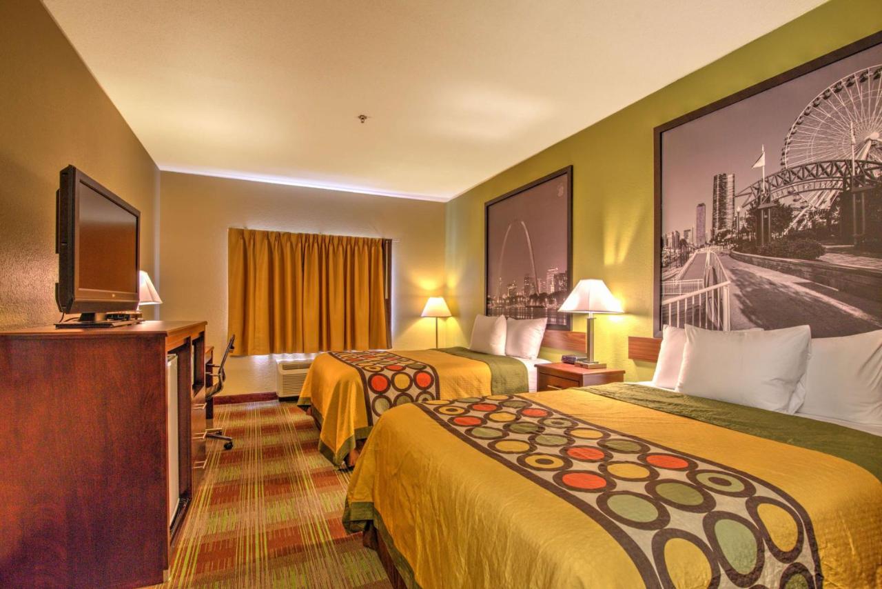 | Super 8 by Wyndham Waterloo