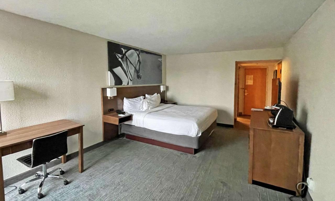  | Clarion Pointe Near Fort Campbell