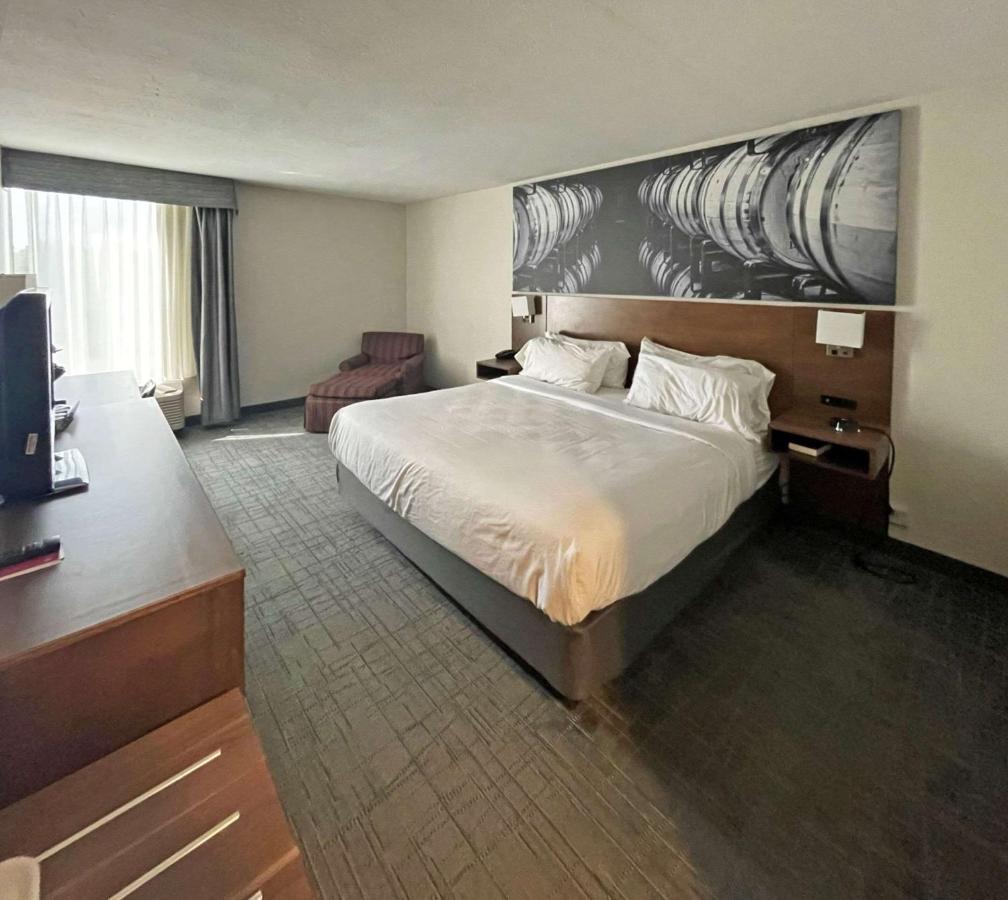  | Clarion Pointe Near Fort Campbell