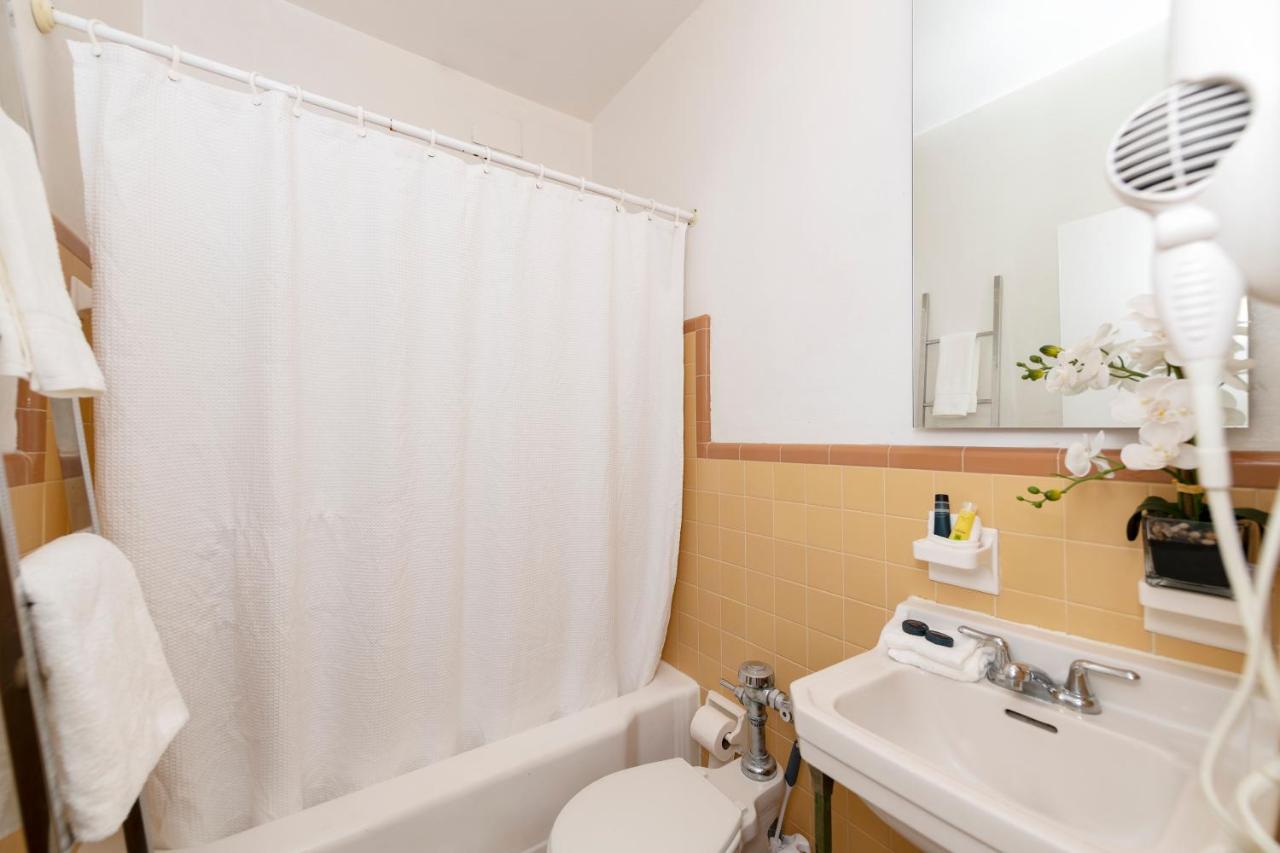 | Norman's Tavern Suites