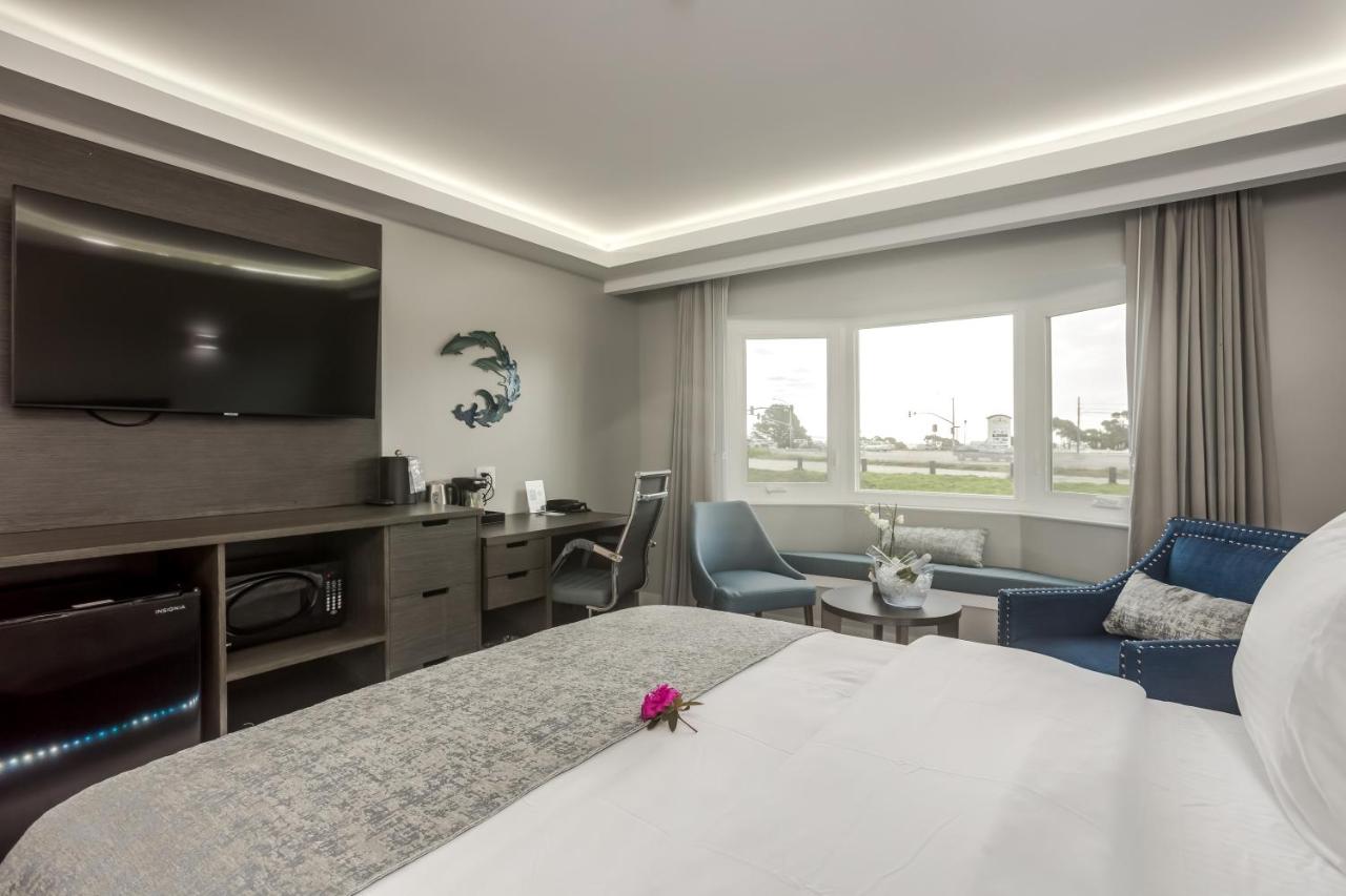 Deluxe Queen Room at Harbor View Inn