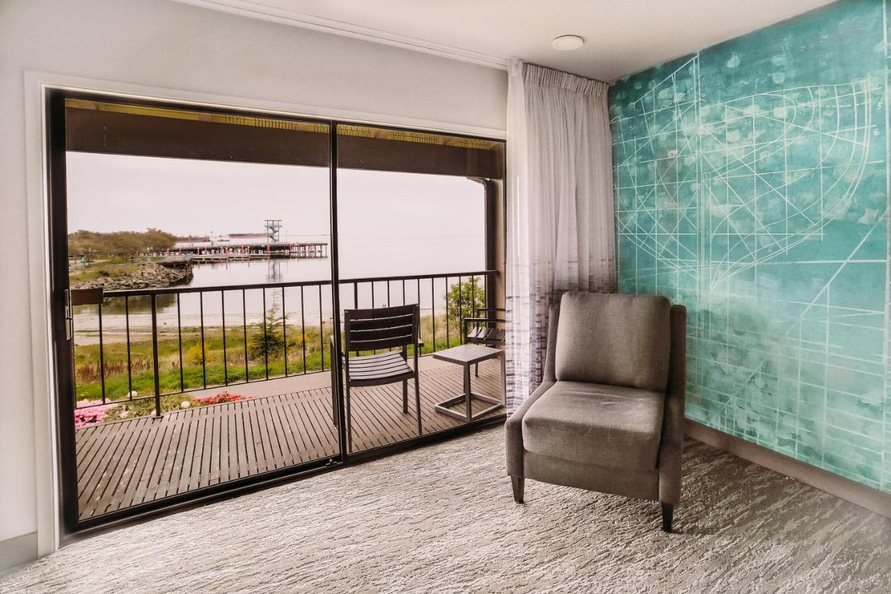 King Room with Sea View at Red Lion Hotel Port Angeles Harbor