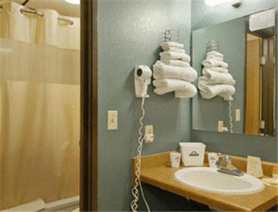 Sunset Inn & Suites