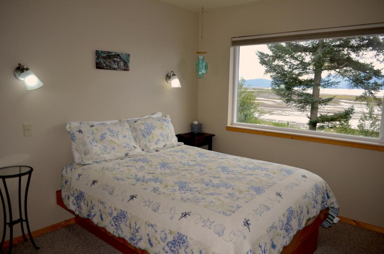 | Bay Avenue Inn