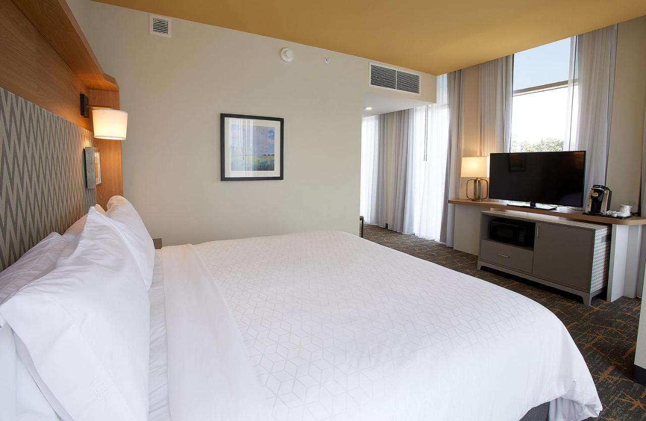 King Room with Tub - Mobility Accessible/Non-Smoking at Holiday Inn Louisville Downtown by IHG
