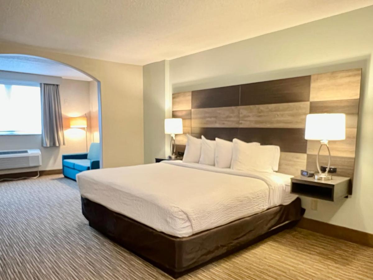 King Suite - Non-Smoking at Country Inn & Suites by Radisson Rehoboth Beach - Dewey