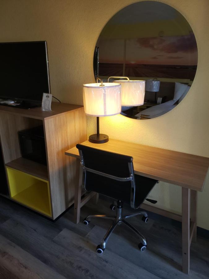 King Room - Non-Smoking at Days Inn & Suites by Wyndham Clovis