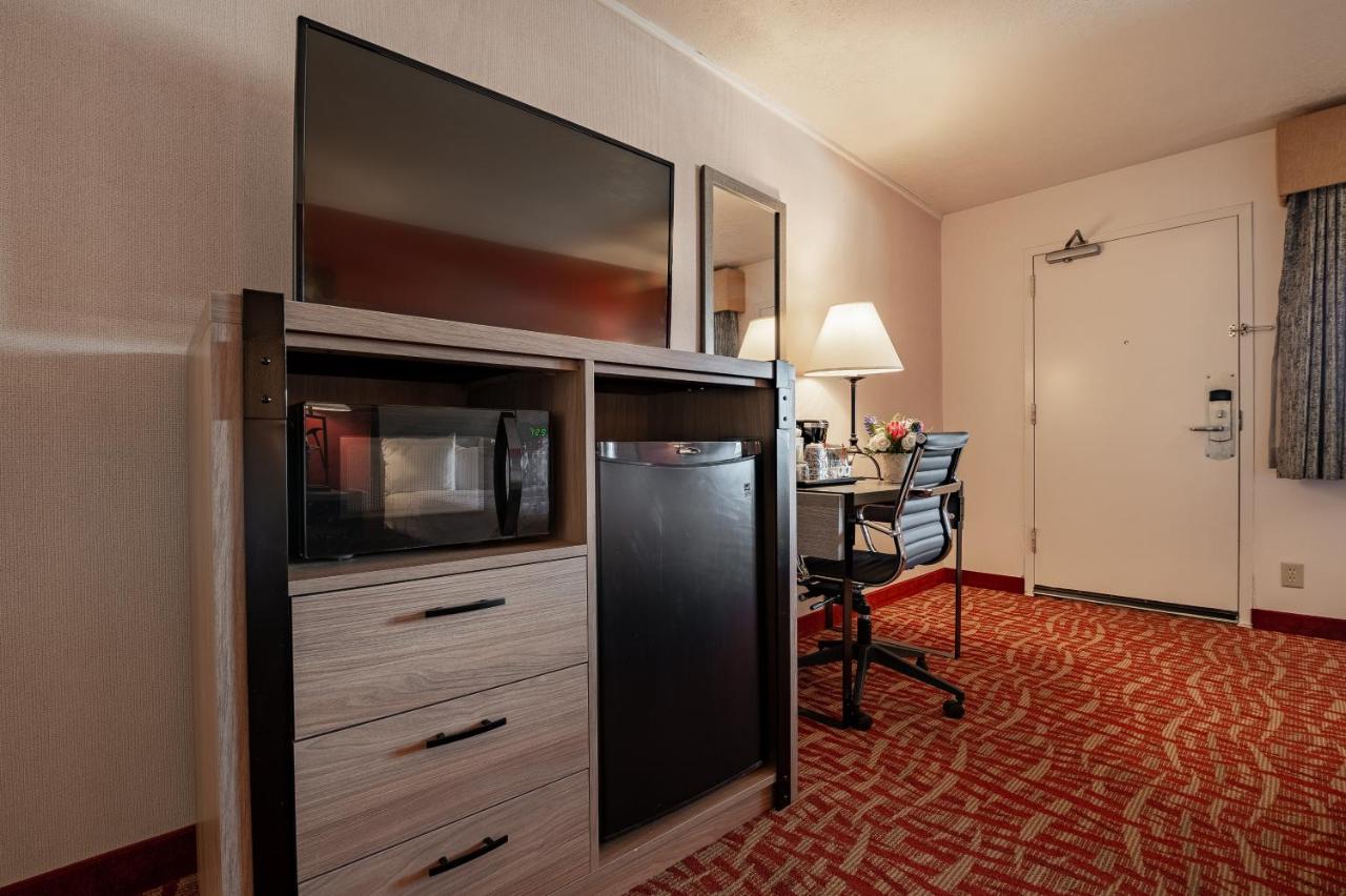 Standard Queen Room at 49'er Inn & Suites