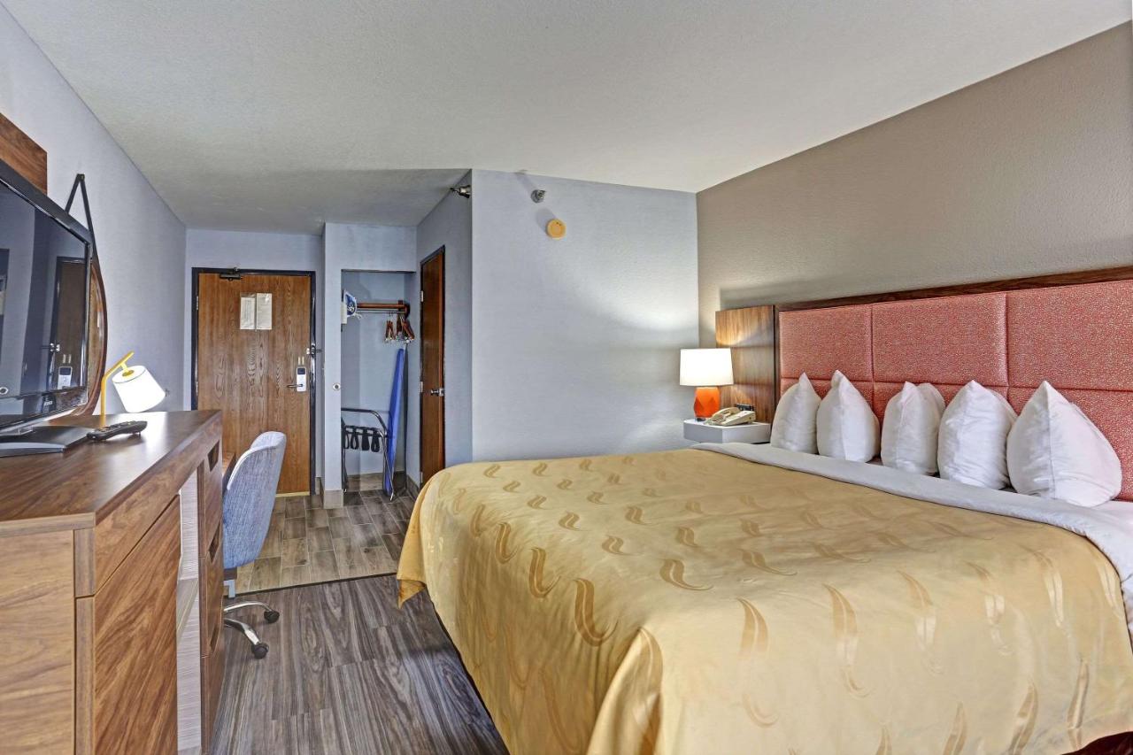 King Room - Accessible/Non-Smoking at Quality Inn Pierre - Fort Pierre