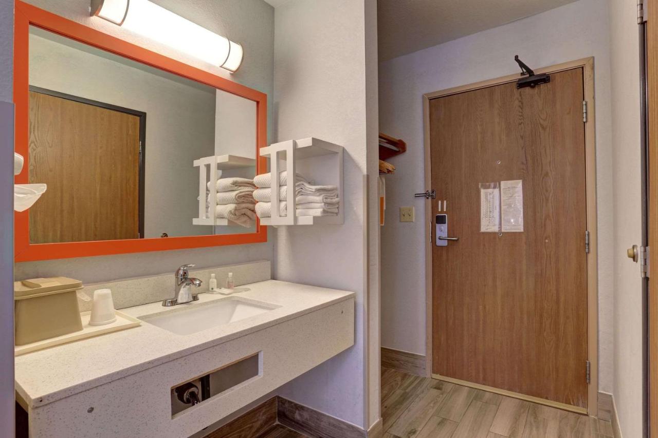 King Room - Accessible/Non-Smoking at Quality Inn Pierre - Fort Pierre
