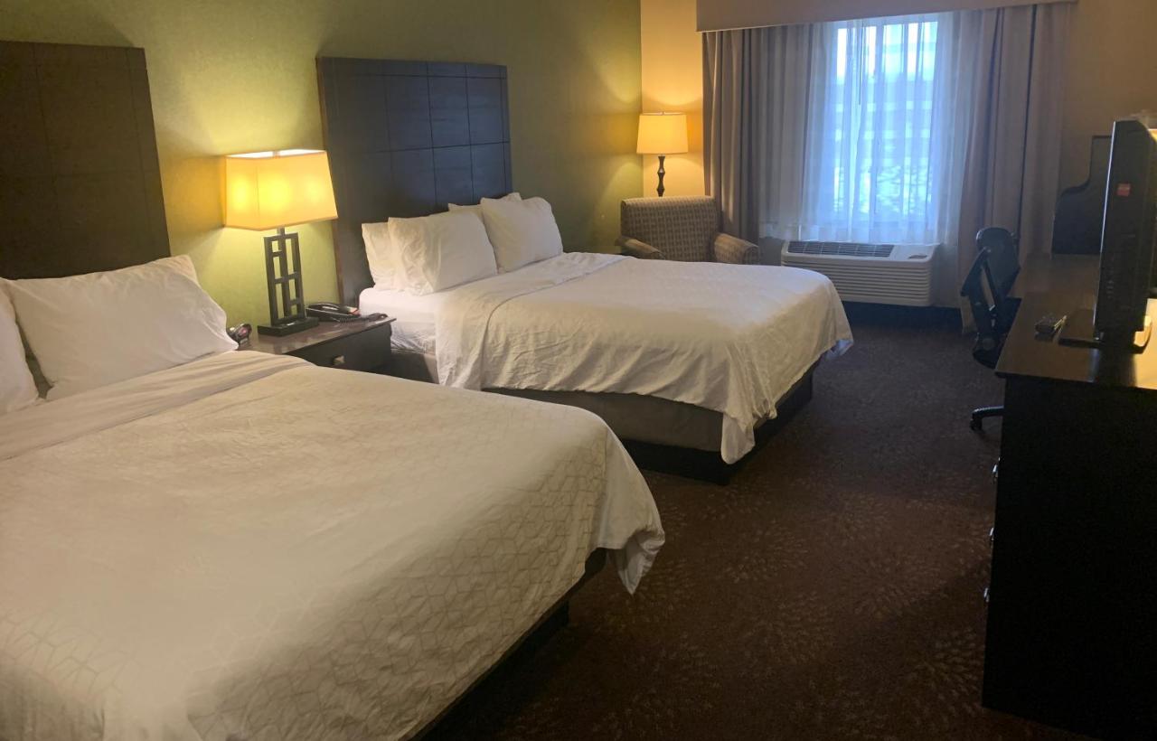 Queen Suite with Two Queen Beds at Holiday Inn Express Hotel & Suites Lansing-Dimondale by IHG