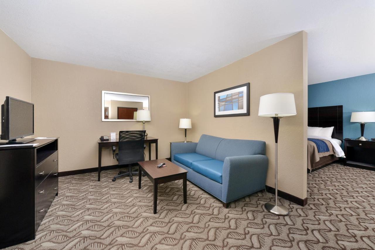 King Suite - Accessible/Non-Smoking at Comfort Inn & Suites Springfield I-55