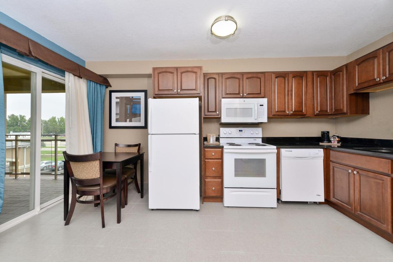 King Suite - Accessible/Non-Smoking at Comfort Inn & Suites Springfield I-55